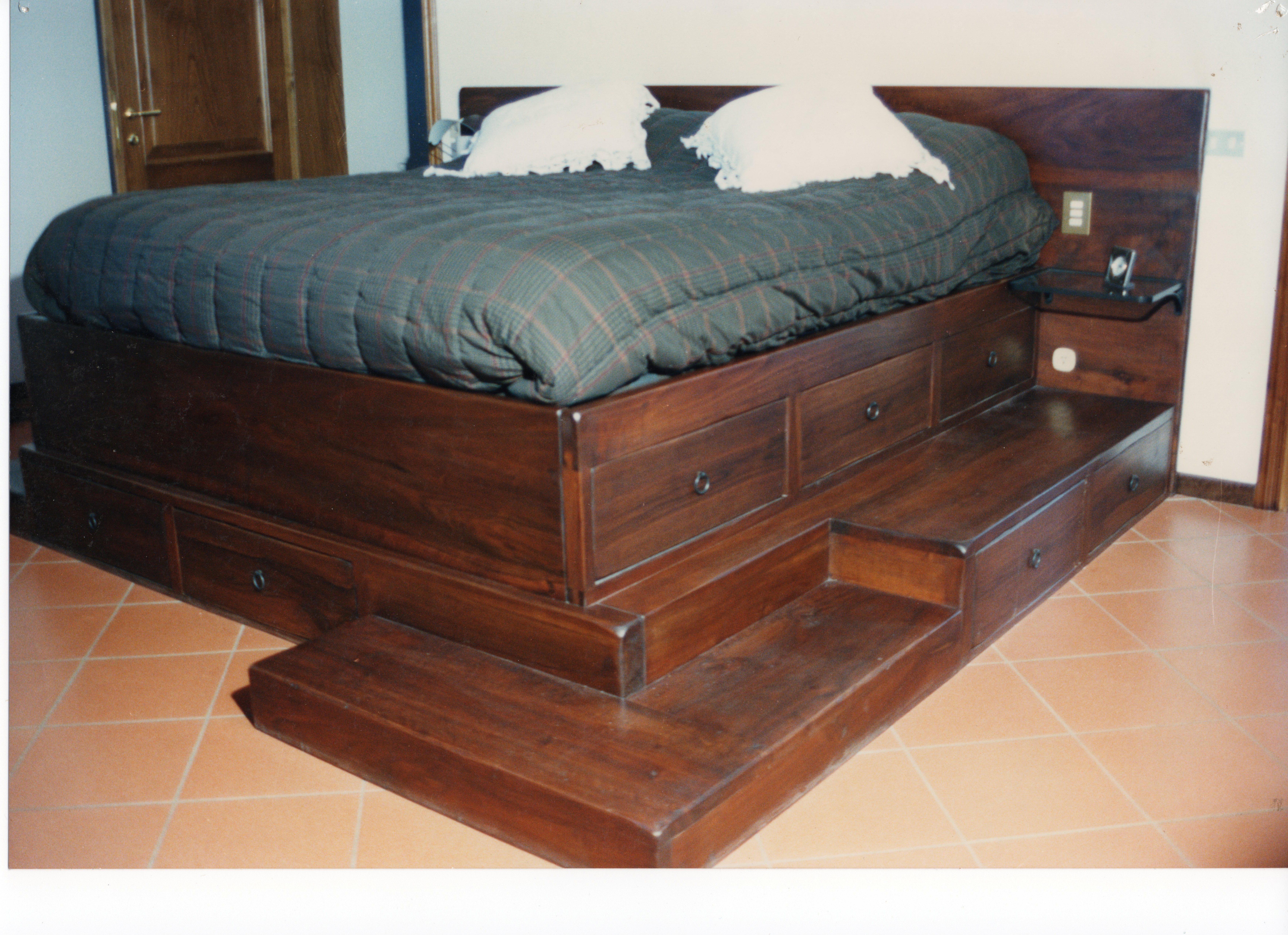 Letto con letto sotto: soppalco a tre letti con scrivania. letto ...